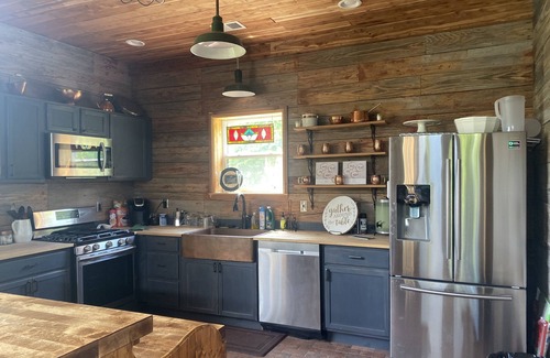 Chaplin Cabin | Stylish Barn Retreat Near Bourbon Trail & Keenland