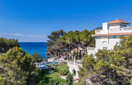 La Seyne-sur-Mer House | Beachfront Haven: Perfect for Families with Ocean Views
