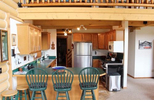East Glacier Park Village House | Guest Rated 10/10: Cozy Log Home in East Glacier Park