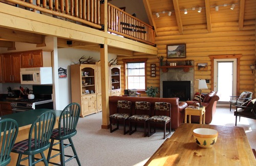 East Glacier Park Village House | Guest Rated 10/10: Cozy Log Home in East Glacier Park