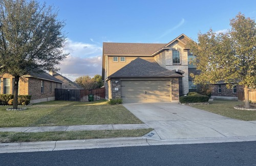 Round Rock House | Elegant Family Retreat in Upscale Neighborhood with Amenities