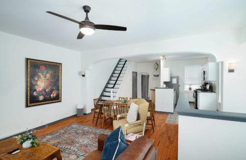 Roxborough-Manayunk Apartment | Large Bi-level Apartment in Heart of Manayunk
