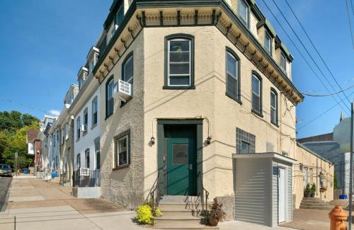 Roxborough-Manayunk Apartment | Large Bi-level Apartment in Heart of Manayunk