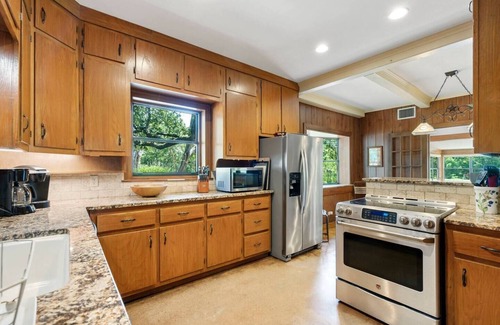 Wimberley House | Enjoy a Riverfront Retreat with Spa and Hot Tub Access