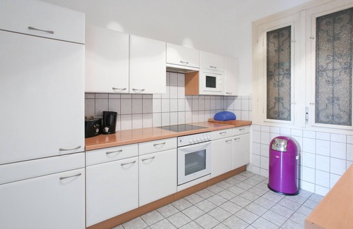 Leopoldstadt Apartment | Bright Apartment Near Center & Danube Island with Pool