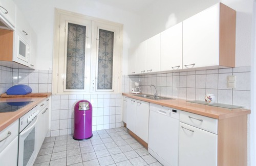 Leopoldstadt Apartment | Bright Apartment Near Center & Danube Island with Pool