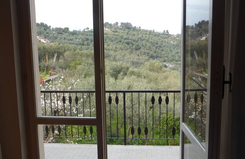 Cason della Guardia Apartment | Bright Apartment with Balcony, Garden & Ocean View