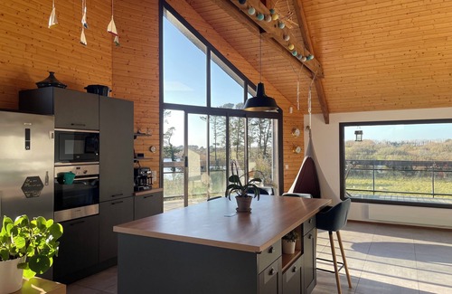 Tregunc House | Large, bright house in a green setting near the ocean