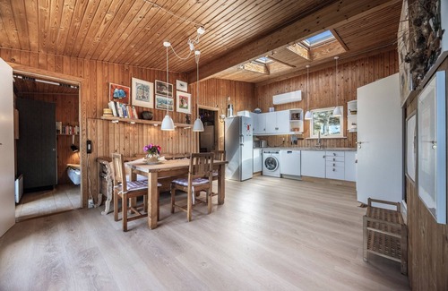 Lonstrup Cottage | Large bright summerhouse in a tranquil area with sea view and close to the ocean