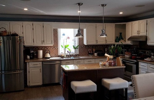 Keswick House | Ideal Bungalow Near Lake Simcoe with Pet-Friendly Amenities