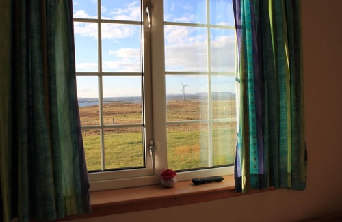 Isle of Lewis House | Scenic Bungalow Overlooking Stornoway with Family Amenities