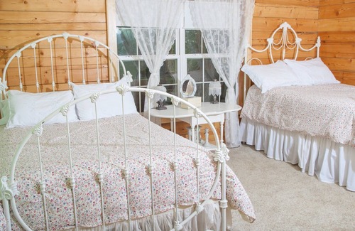 Rattan Cabin | Spacious Cabin Retreat in Kiamichi Wilderness - Guest Rated 9.8