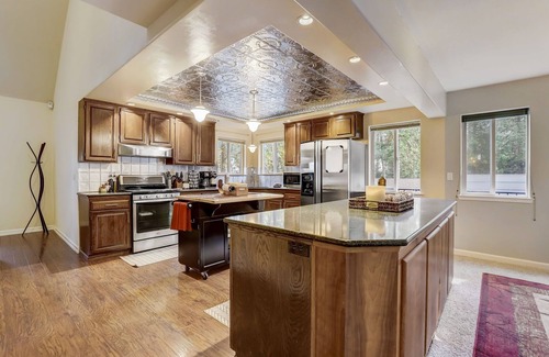 Iowa Hill House | Spacious Cabin Retreat near Rollins Lake & American River