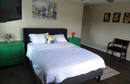 Detroit Apartment | Family-Friendly Central Townhome for a Memorable Stay