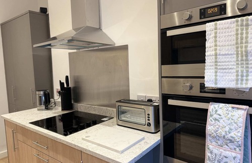 Liverpool House | Modern Central Home with Outdoor Space & Free Parking