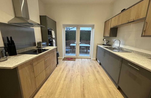 Liverpool House | Modern Central Home with Outdoor Space & Free Parking