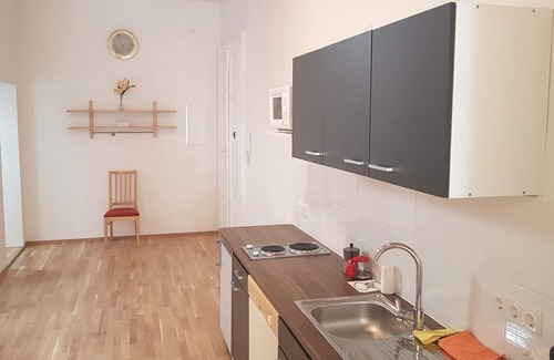 Innere Stadt Apartment | Pet-Friendly Central Two Bedroom Apartment A12 with Breakfast
