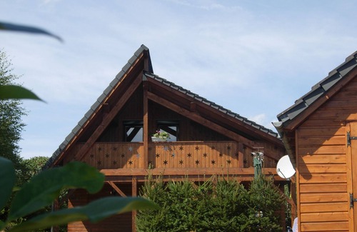 Saint-Jacques-d'Ambur Ski Chalet | Inviting Chalet with Jacuzzi and Scenic Lake Views