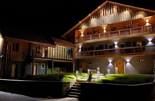 Le Petit-Bornand-les-Glieres Ski Chalet | Inviting Chalet with Jacuzzi, Billiards, and Sauna for 12