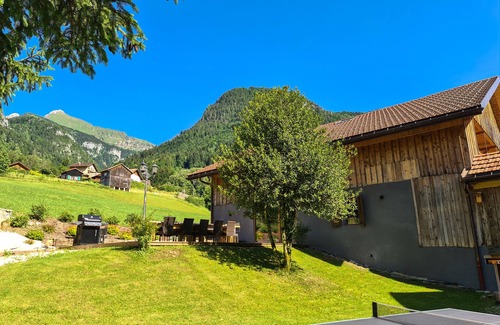 Le Petit-Bornand-les-Glieres Ski Chalet | Inviting Chalet with Jacuzzi, Billiards, and Sauna for 12