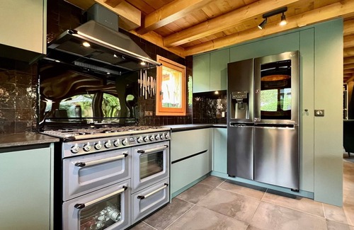 Bourg-Saint-Maurice Ski Chalet | Elegant Chalet in Bourg-Saint-Maurice with Pool and Spa