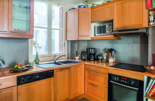 Quartier Sainte-Marguerite Apartment | Stylish Flat Between Bastille and Marais with Spa & Kitchen