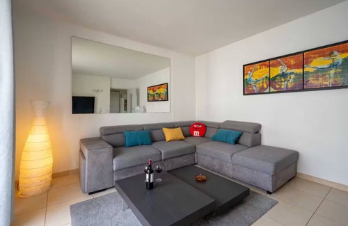Antigone Apartment | Large city center apartment