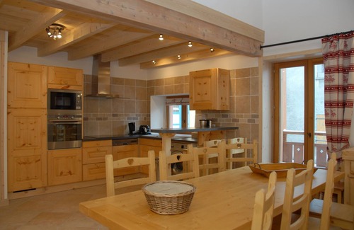 Val Cenis Apartment | Spacious Apartment for 10 Near Piste with Great Amenities