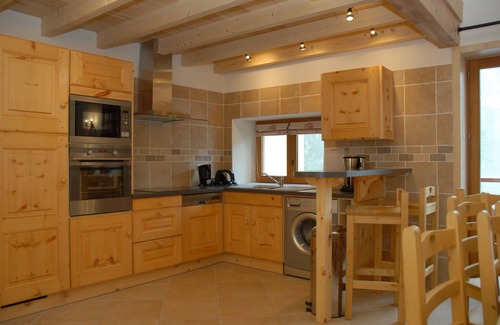 Val Cenis Apartment | Spacious Apartment for 10 Near Piste with Great Amenities