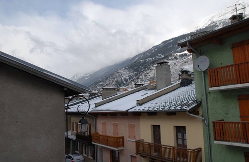 Val Cenis Apartment | Spacious Apartment for 10 Near Piste with Great Amenities