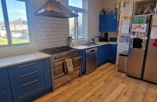 Terenure House | Large & Colourful, Family 4BD with Kids Playground