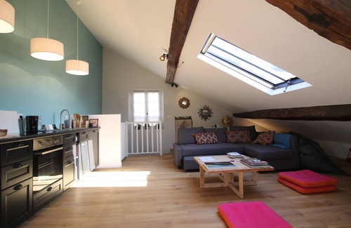 Notre-Dame Apartment | Cozy Apartment Steps from the Palace of Versailles