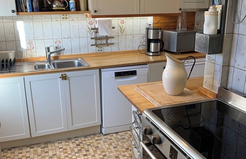 Cambusbarron Apartment | Inviting Four-Bedroom Apartment in Scenic Village