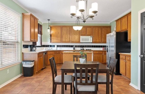South Arlington House | Family-Friendly 4BR Retreat with Breakfast & Great Location
