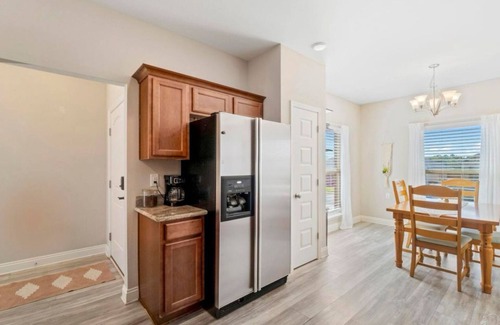 Milton House | Cozy Beachside Retreat with Spa and Breakfast Included