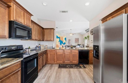 Milton House | Cozy Beachside Retreat with Spa and Breakfast Included