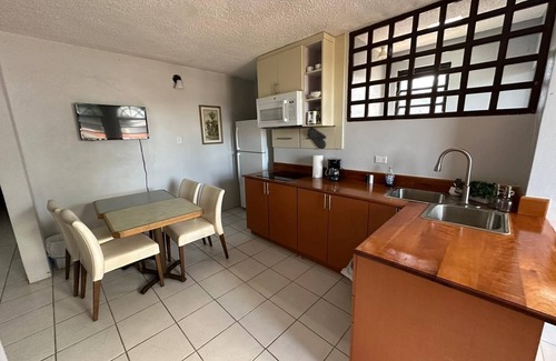 Santurce House | Ideal Retreat for Large Groups with 35 Beds & Great Amenities