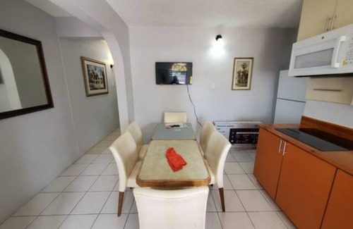 Santurce House | Ideal Retreat for Large Groups with 35 Beds & Great Amenities