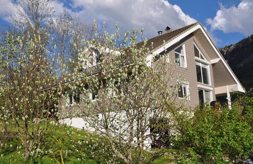Thollon-les-Memises Ski Chalet | Modern Chalet with Scenic Lake and Mountain Views