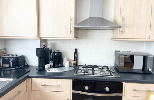Swindon Apartment | Cozy Basement Flat in Old Town - Pet Friendly & Accessible