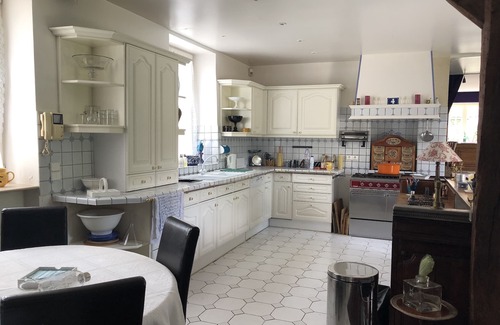 Echilleuses House | Relaxing Pet-Friendly Retreat with Pool Near Paris
