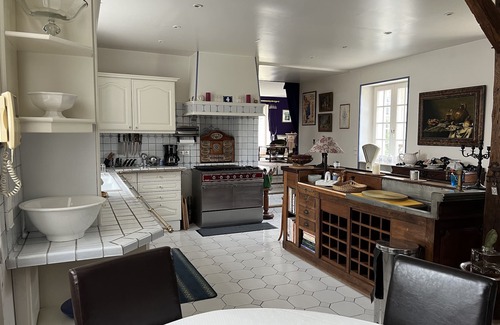 Echilleuses House | Relaxing Pet-Friendly Retreat with Pool Near Paris