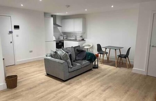 Maidstone Apartment | Cozy Maidstone Studio with Fully Equipped Kitchen