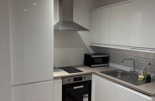 Maidstone Apartment | Cozy Maidstone Studio with Fully Equipped Kitchen