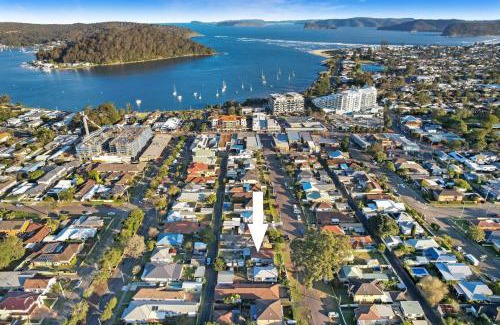 Ettalong Beach House | Spacious Cottage Near Ettalong Centre - Family Friendly Retreat