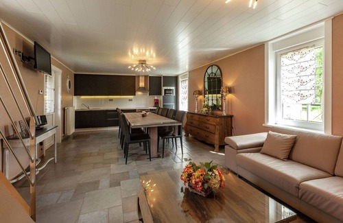 Le Bizet House | Inviting Cottage with Kitchen Overlooking Sunny Courtyard