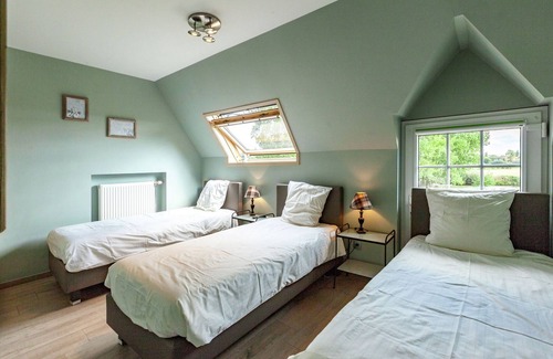 Le Bizet House | Inviting Cottage with Kitchen Overlooking Sunny Courtyard