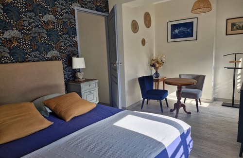 Briare Bed & Breakfast | Cozy Guestroom Briare: Studio Flat for Two with Spa