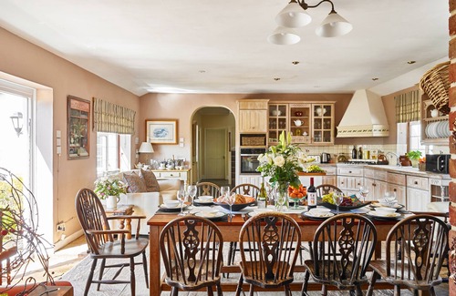 Cheriton Fitzpaine House | Inviting Country House in Devon with Pool & Hot Tub