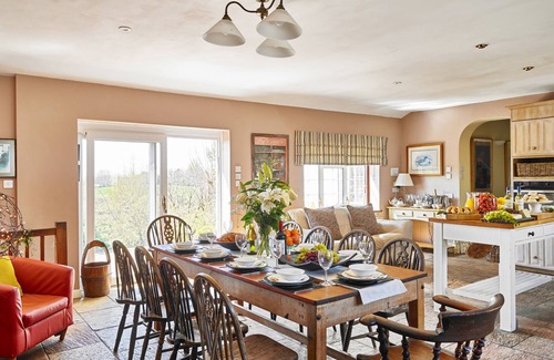 Cheriton Fitzpaine House | Inviting Country House in Devon with Pool & Hot Tub